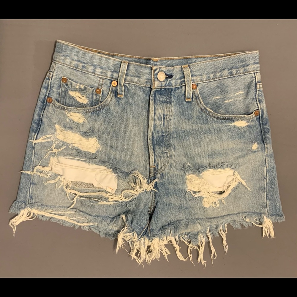 Levi’s Distressed High Waisted Shorts (W27)